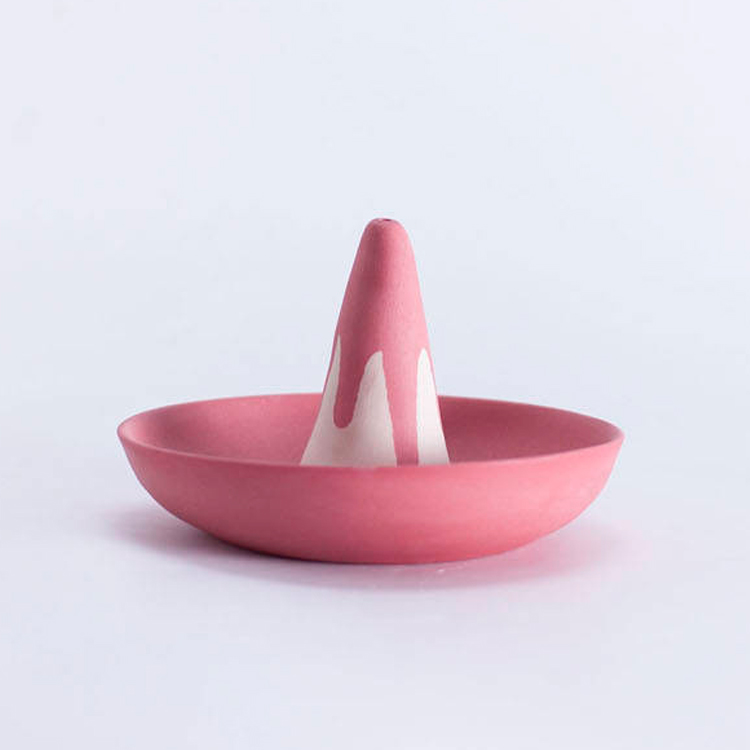 Ceramic cone + plate by Madriguera Workshop