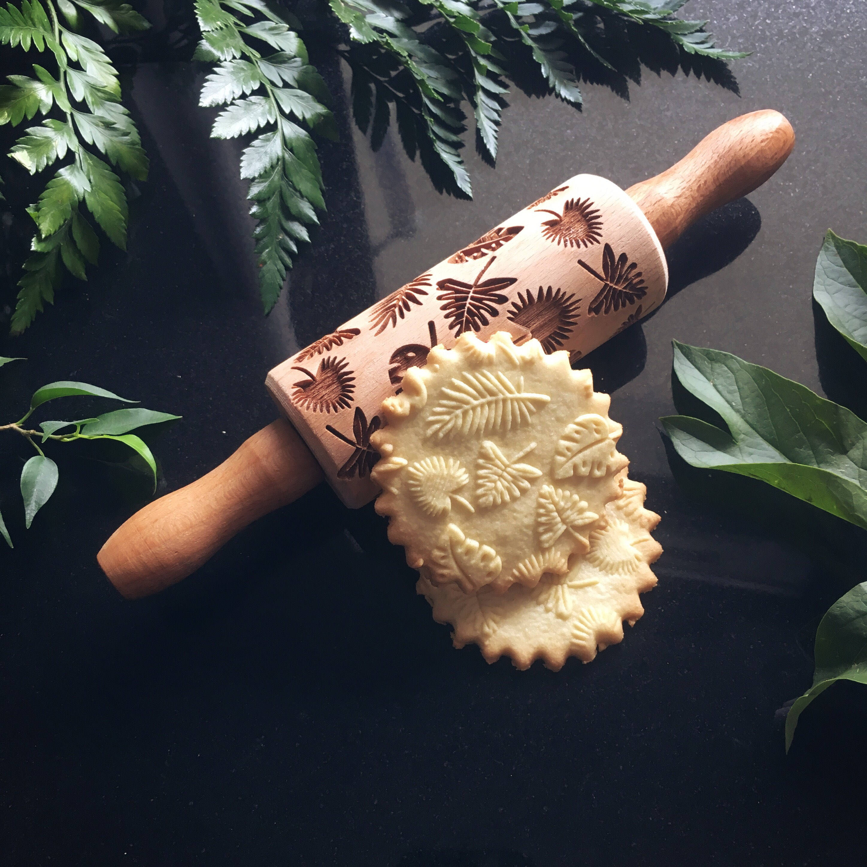 Tropical leaves embossed rolling pin