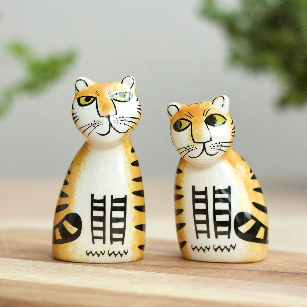 Tiger salt and pepper shakers 