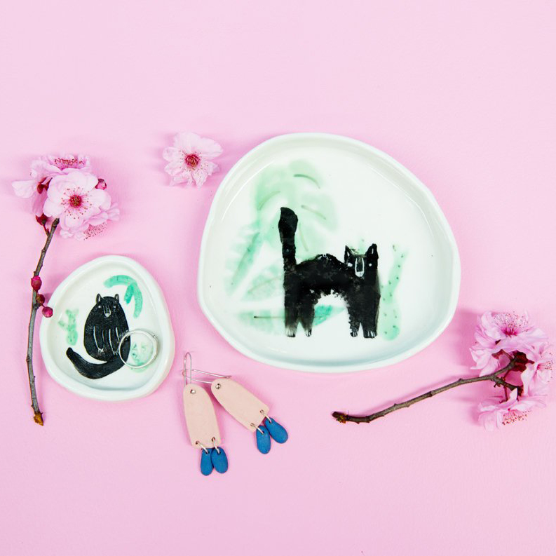 Ceramic cat plates