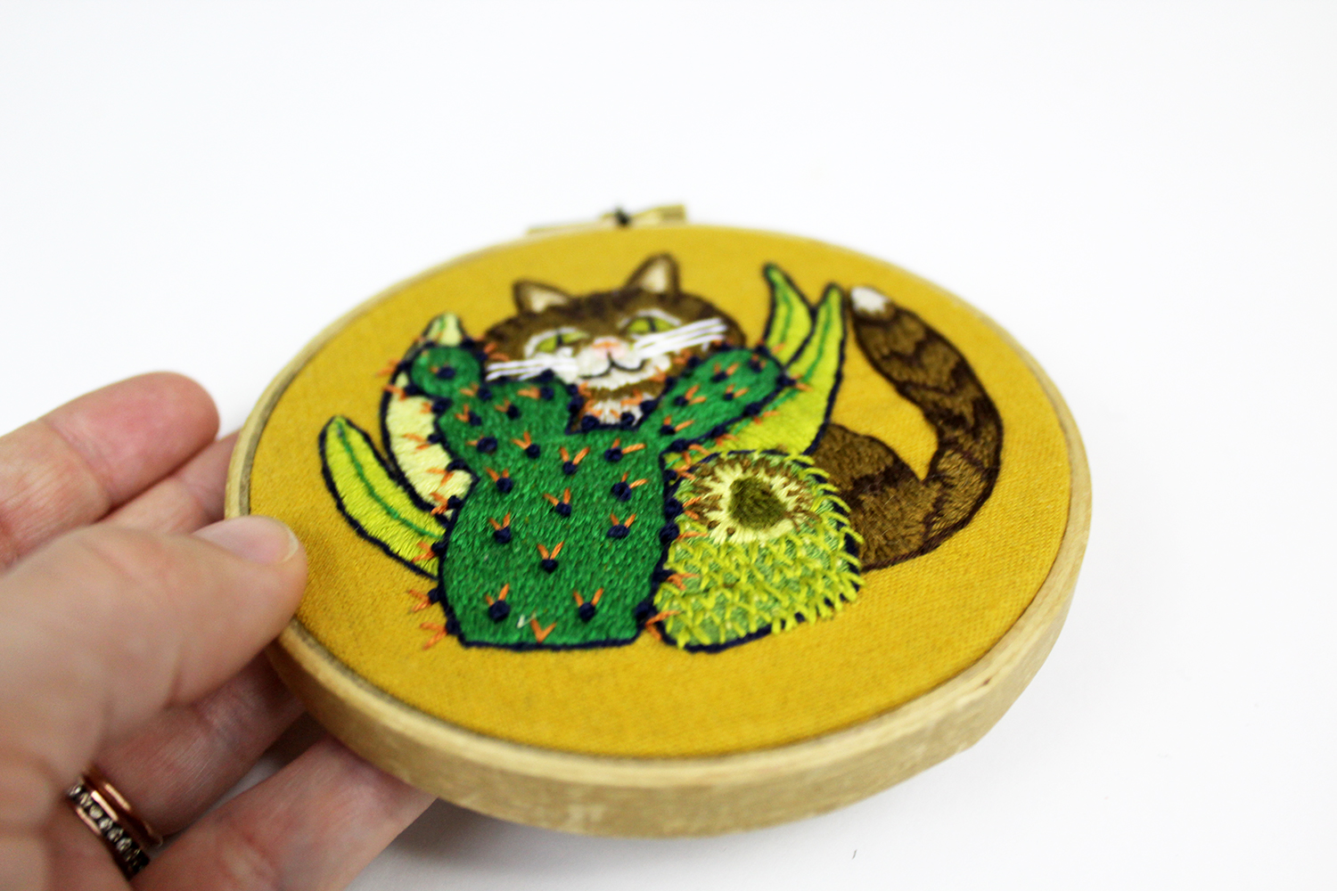 Cat embroidery 