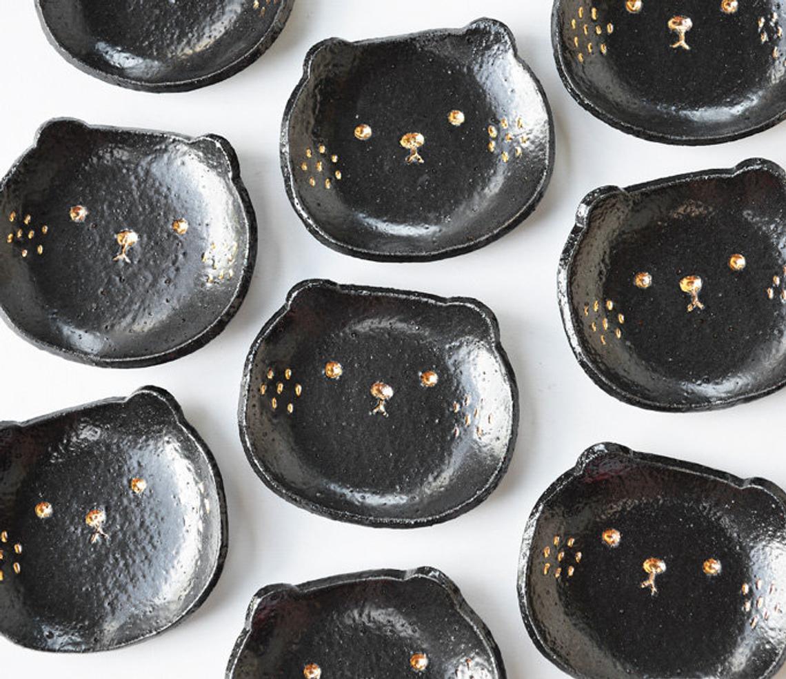 Black bear ceramic plantes