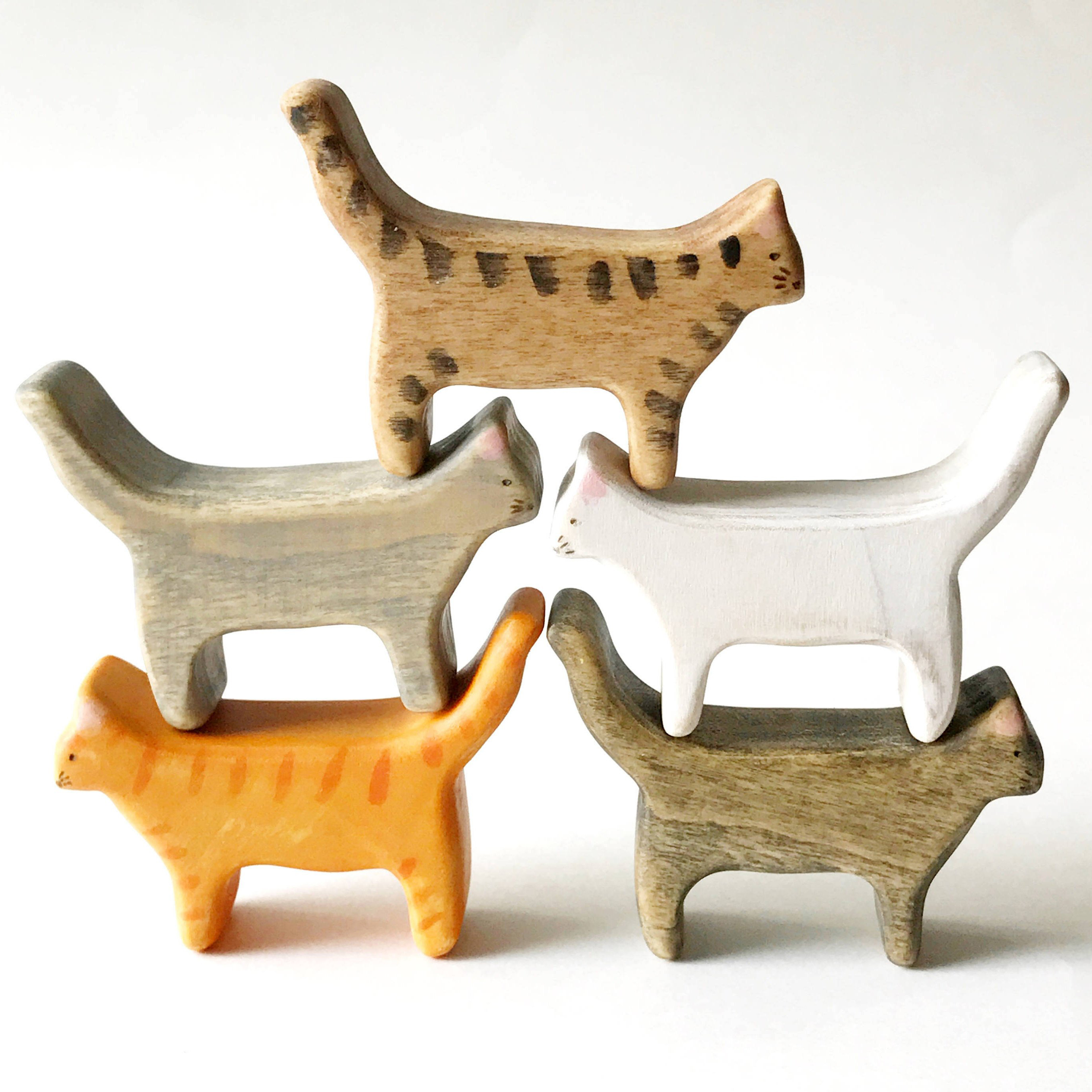 Cat wooden figurines 