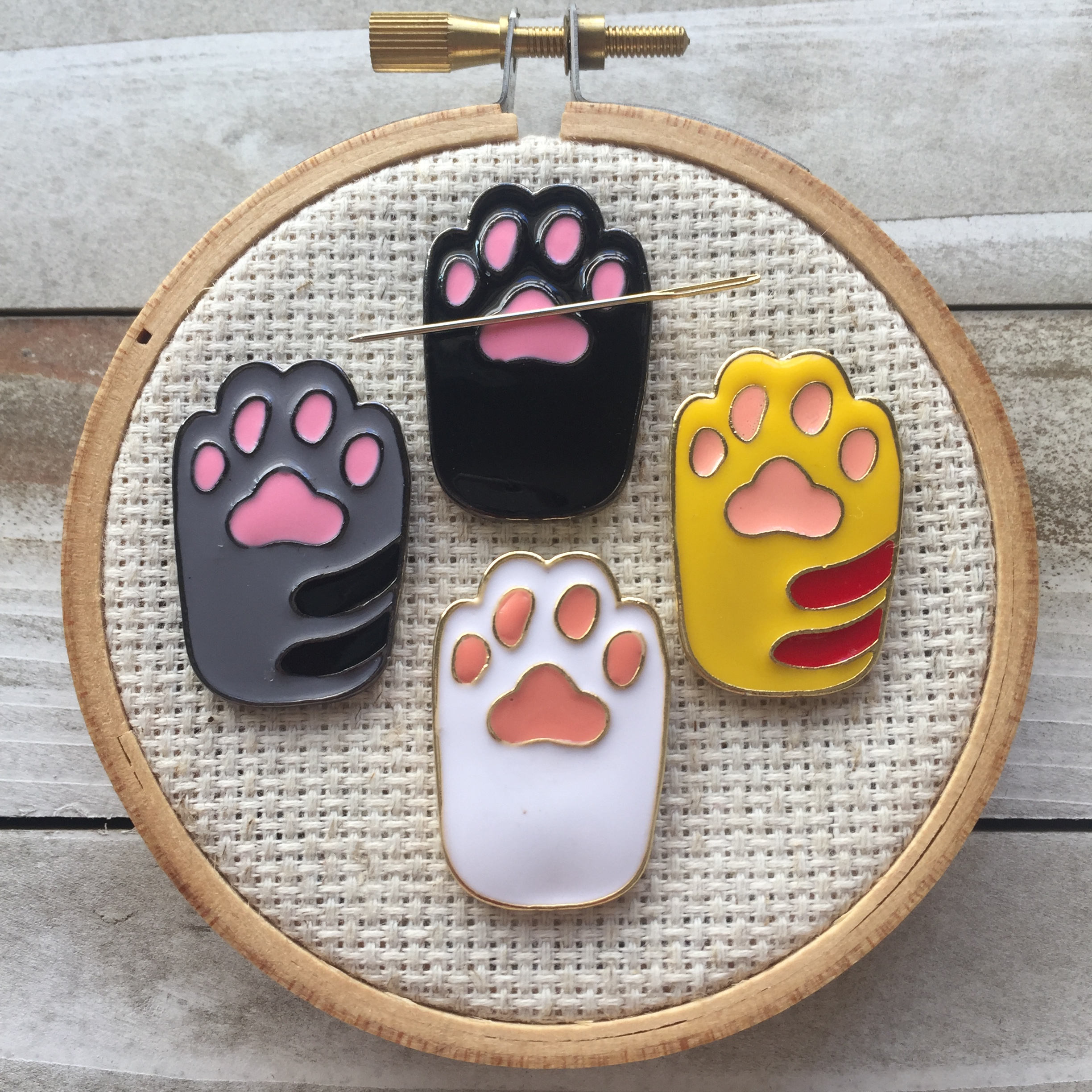 Cat paw needle minders