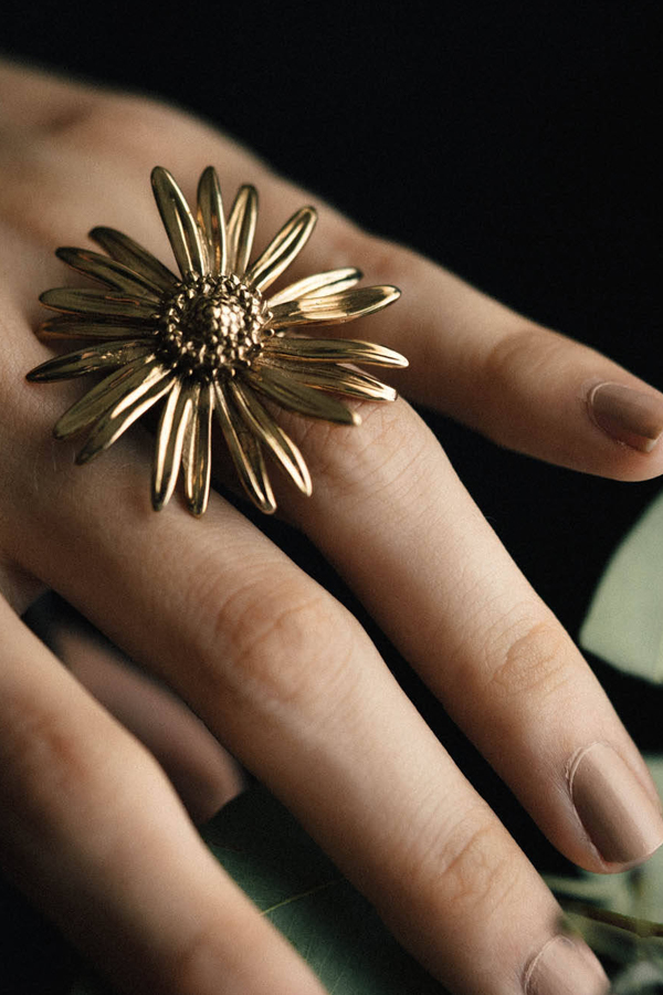 Daisy statement ring