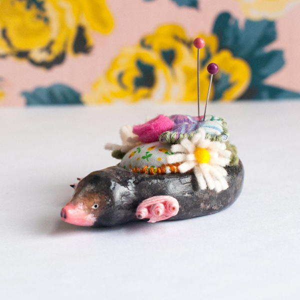 Mole pin cushion