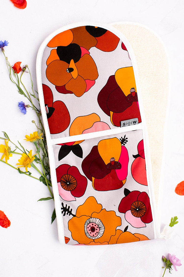 Flower-print oven gloves