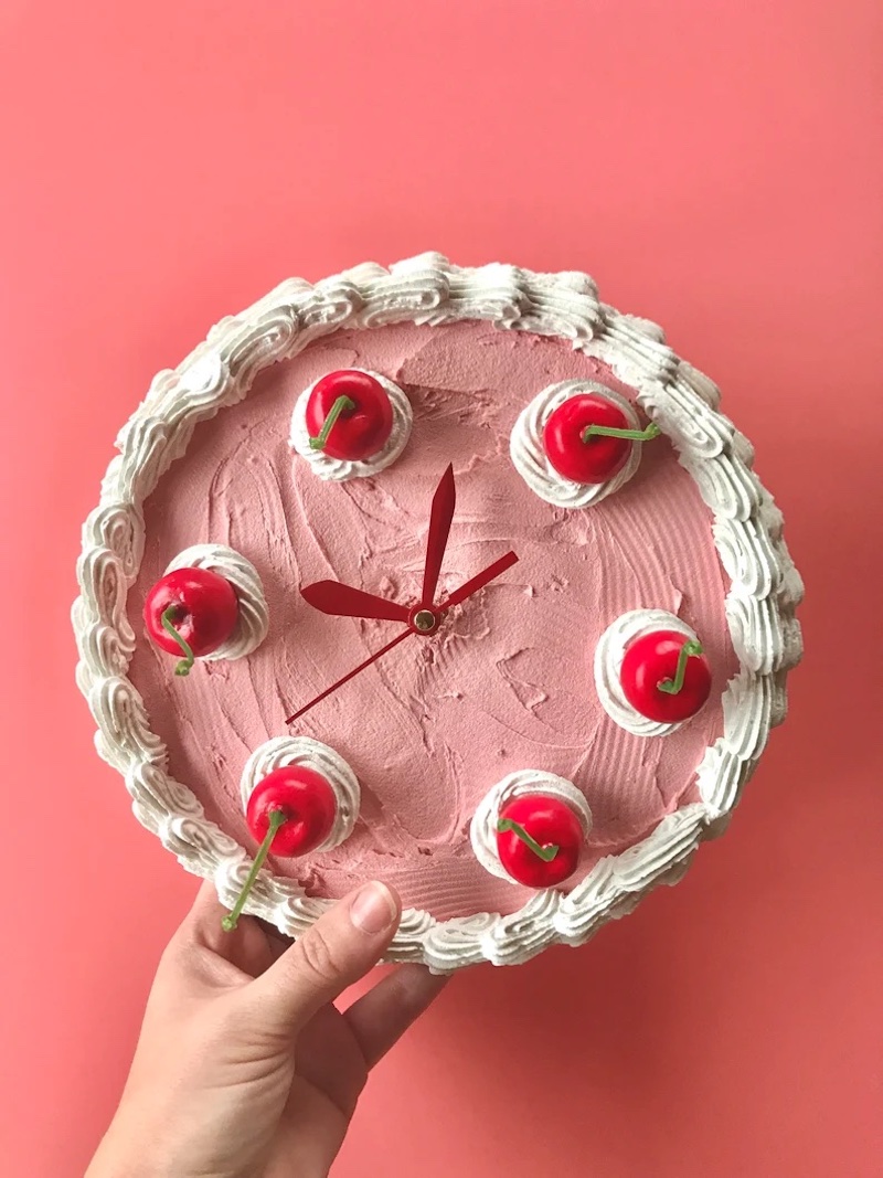 Clocks that look like cakes