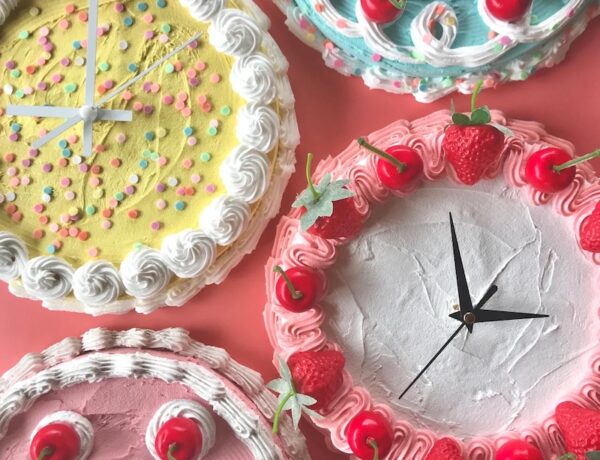 Clocks that look like cakes