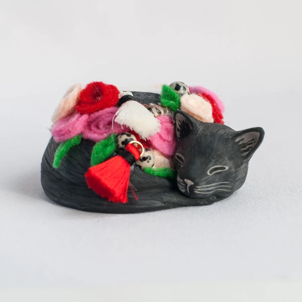 Black cat pin cushion