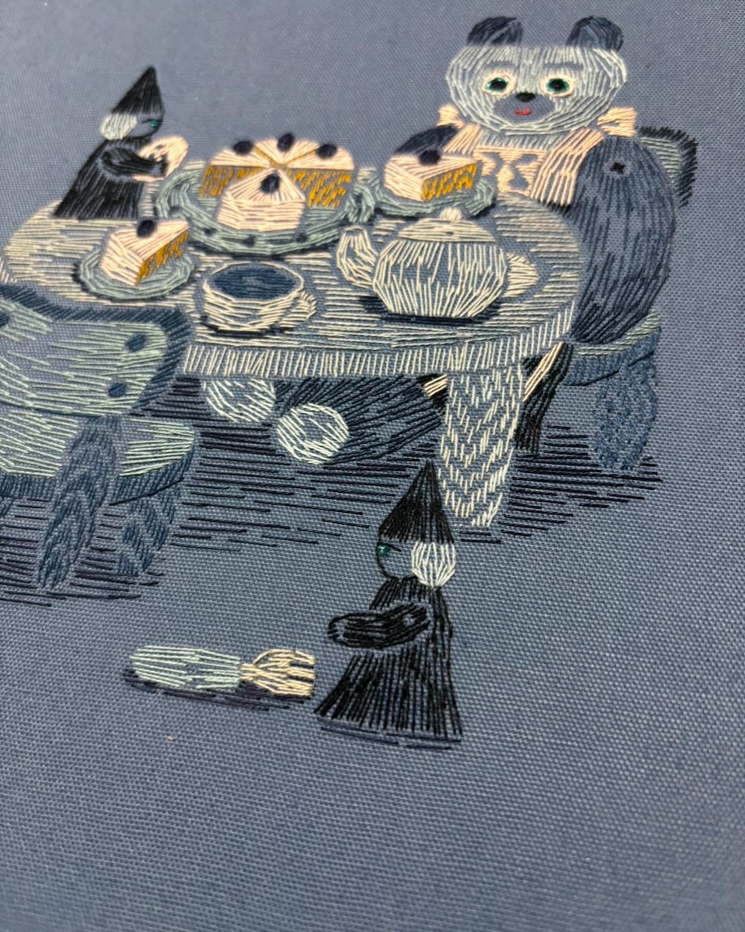 Embroidery illustration by Iyo Okiyuma